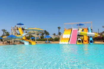 Amwaj Oyoun Resort & Spa
                            
                                Fırsat Oteli