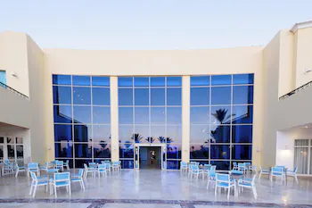 Amwaj Oyoun Resort & Spa
                            
                                Fırsat Oteli
