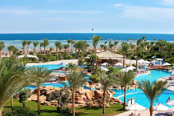 Amwaj Oyoun Resort & Spa
                            
                                Fırsat Oteli