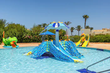Amwaj Oyoun Resort & Spa
                            
                                Fırsat Oteli