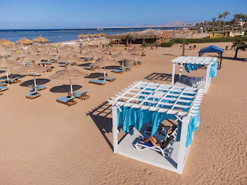 Amwaj Oyoun Resort & Spa
                            
                                Fırsat Oteli
