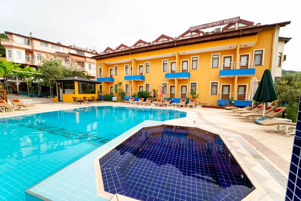 Suzanne Hotel & Restaurant
